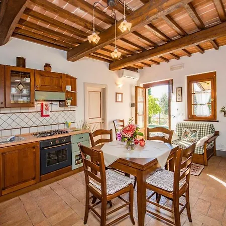 Popoltaio-schiacciato Sleeps 4 Pool Air Con Daire *