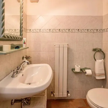 Popoltaio-schiacciato Sleeps 4 Pool Air Con * Ravigliano